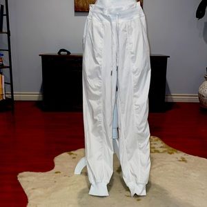 Lululemon joggers in size four